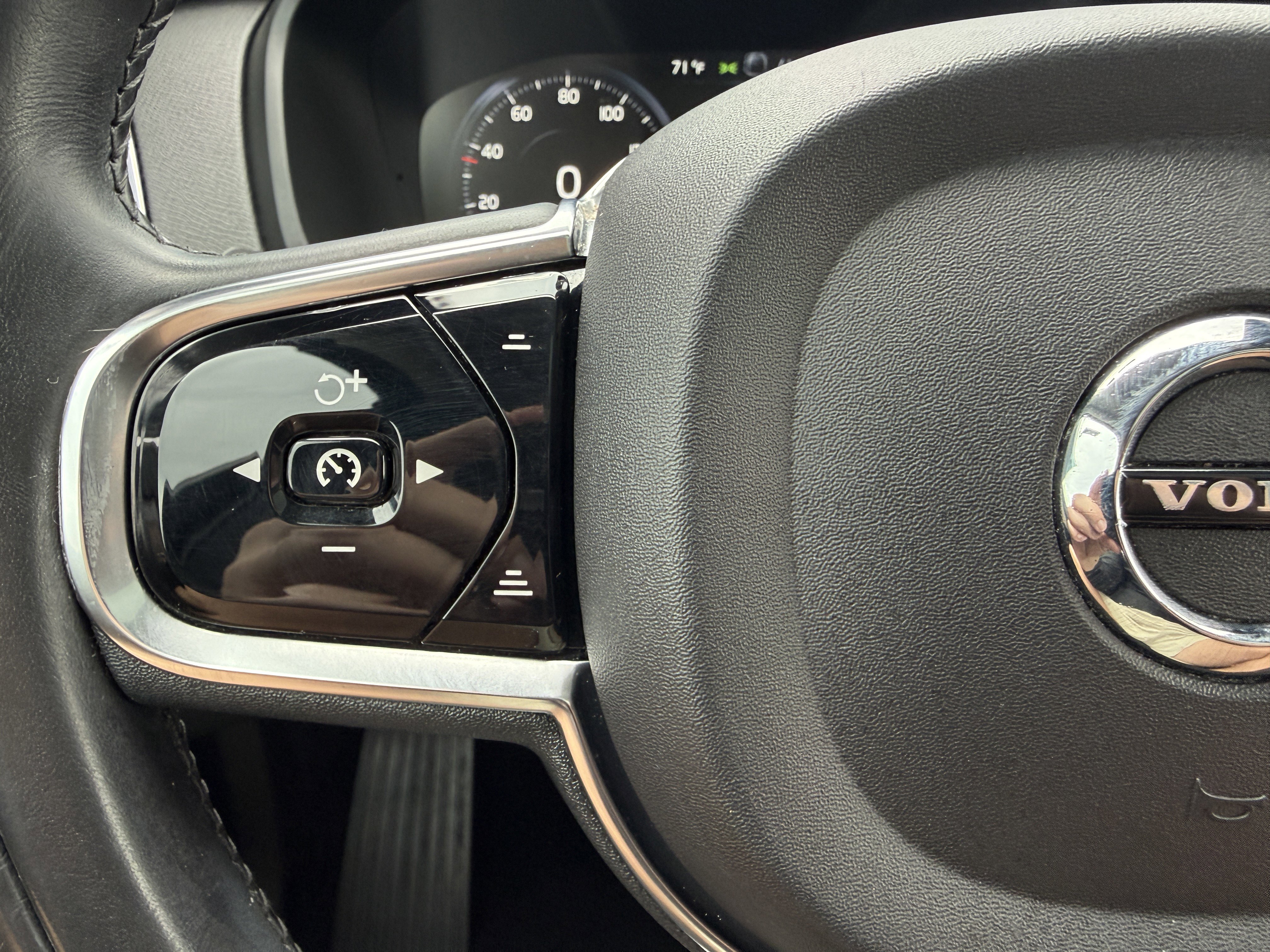 Used 2016 Volvo XC90 T5 Momentum image 24