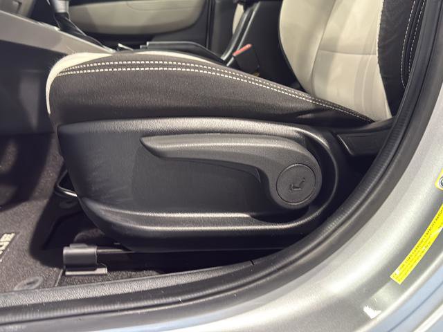 Used 2022 Hyundai Venue SEL image 36