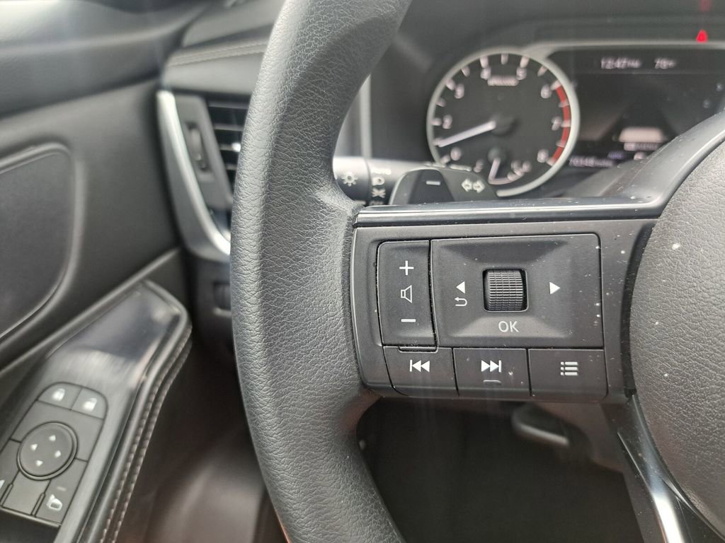 Used 2024 Nissan Rogue SV AWD/4WD image 14