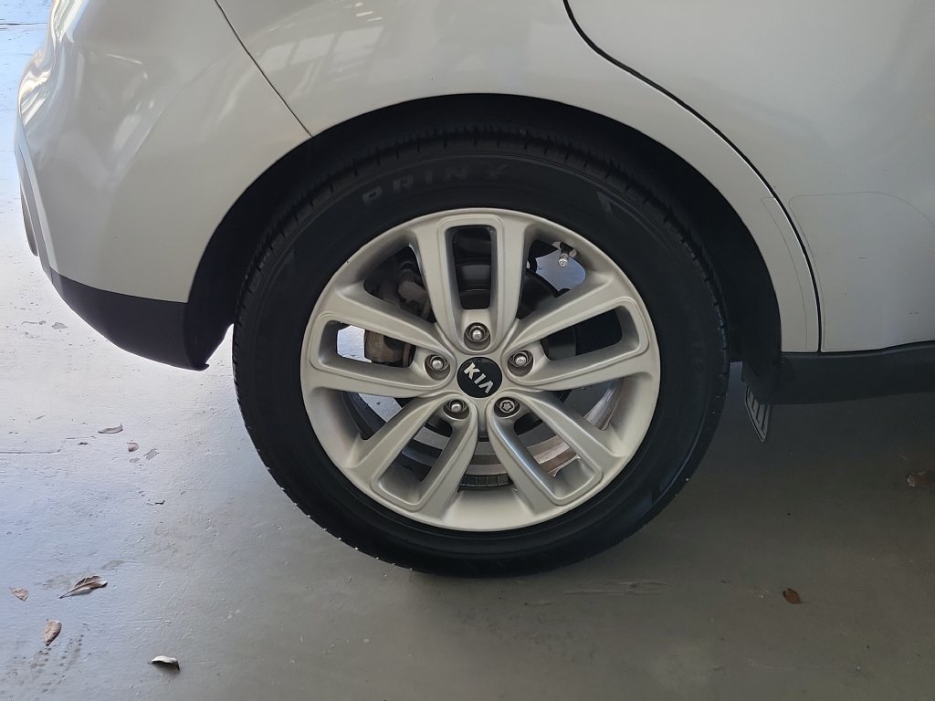 Used 2017 Kia Soul + w/ Primo Package FWD image 10