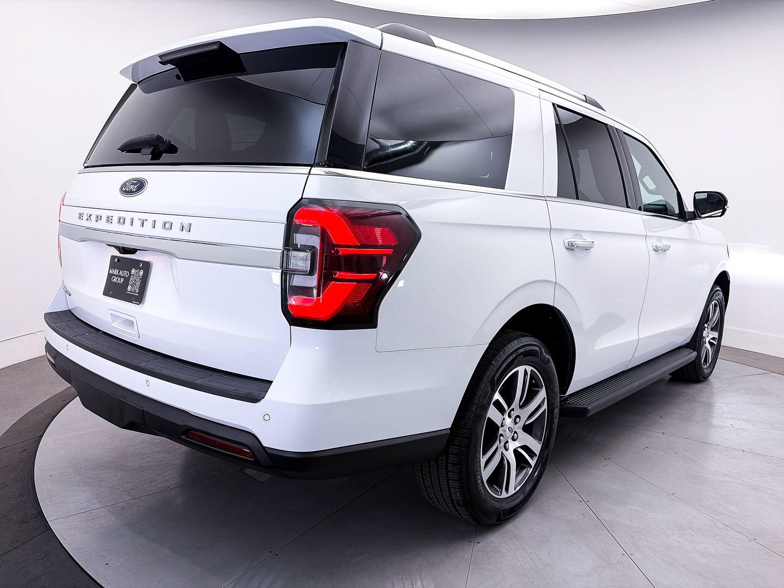 Used 2024 Ford Expedition Limited AWD/4WD image 17