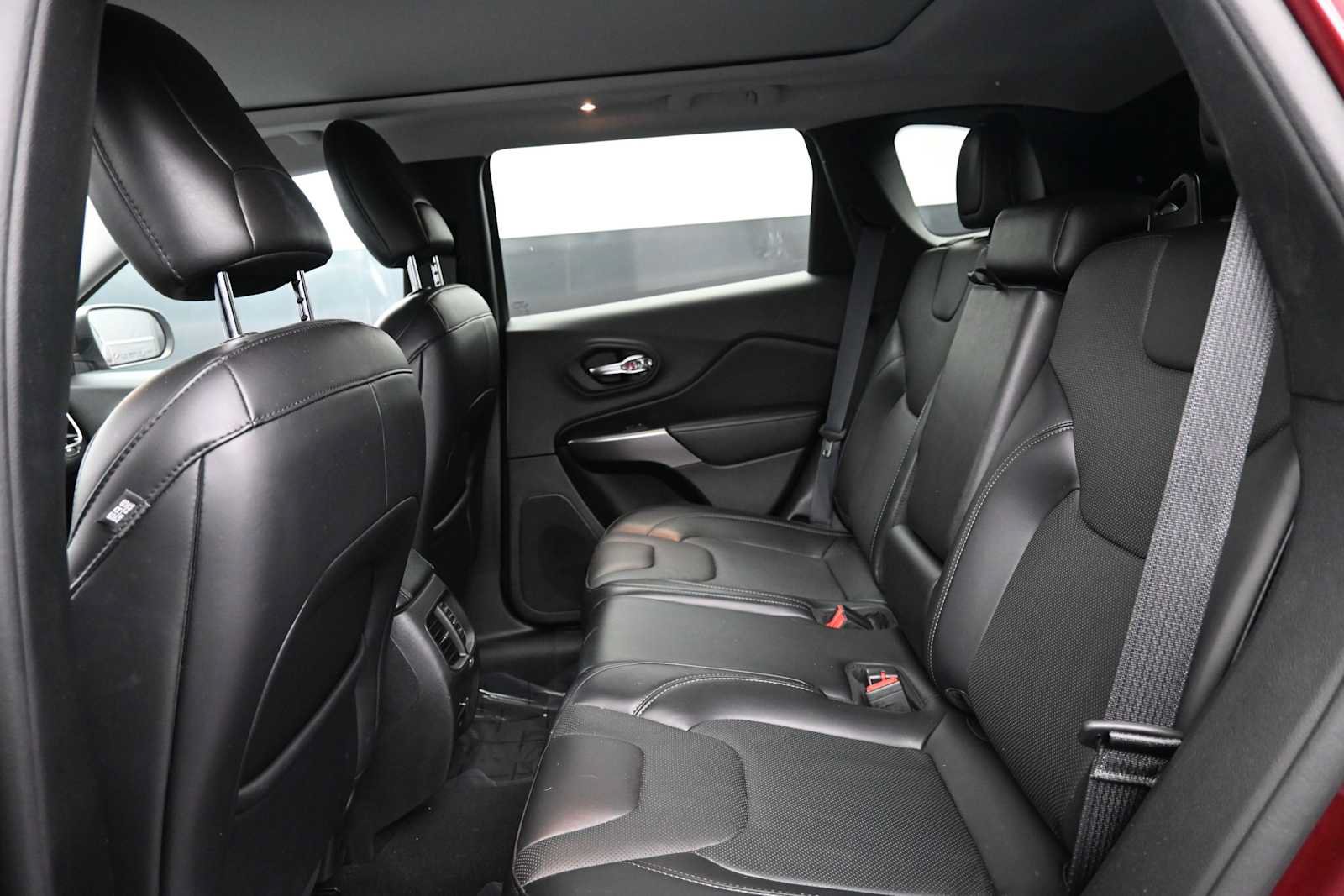 Used 2020 Jeep Cherokee Limited AWD/4WD image 14