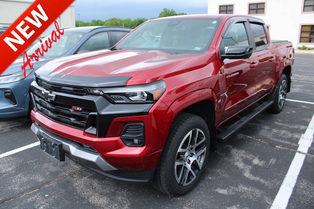 Used 2024 Chevrolet Colorado Z71 w/ Z71 Convenience Package 2