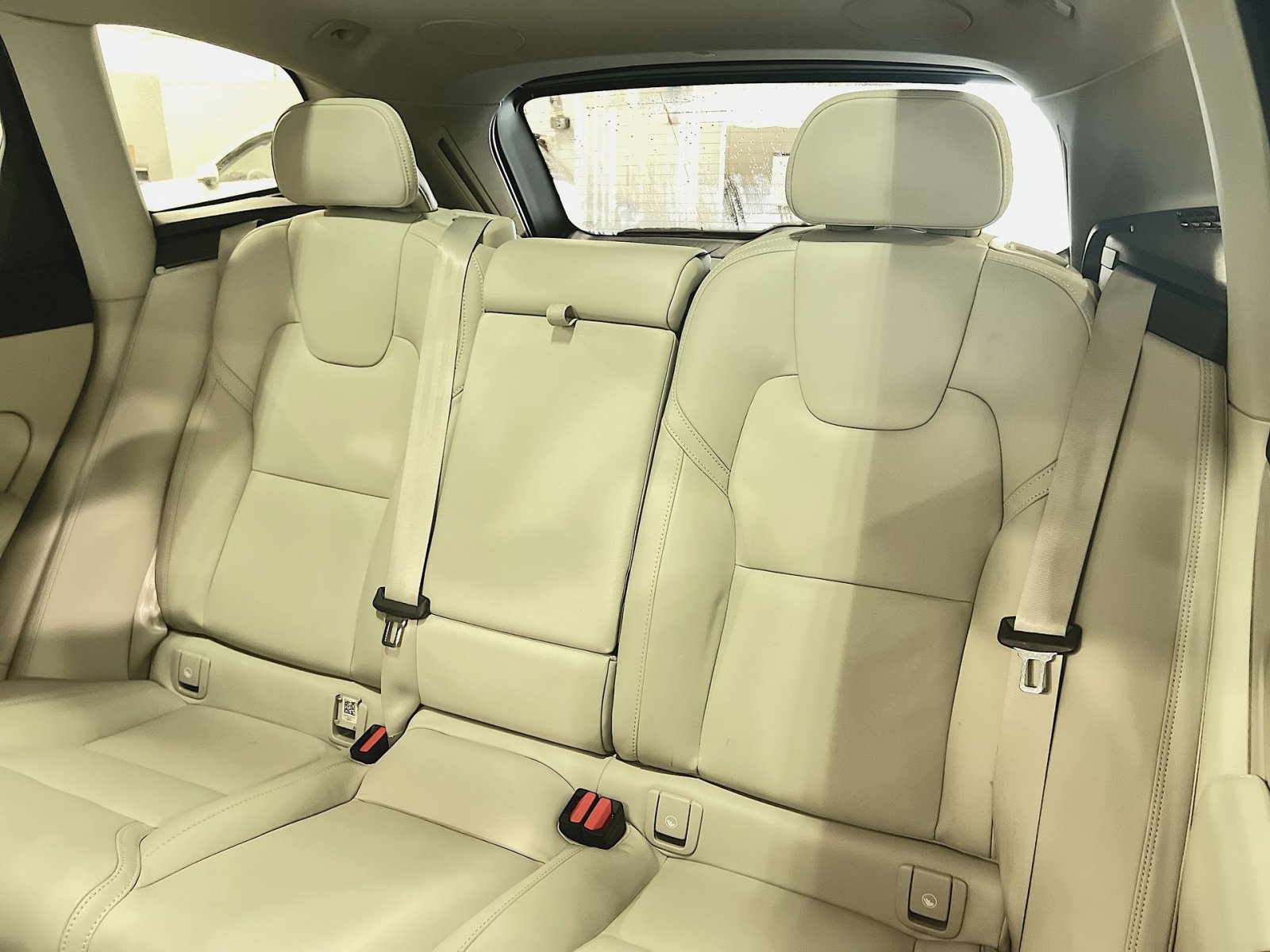 Certified 2023 Volvo XC60 B6 Ultimate w/ Protection Package Premier image 25