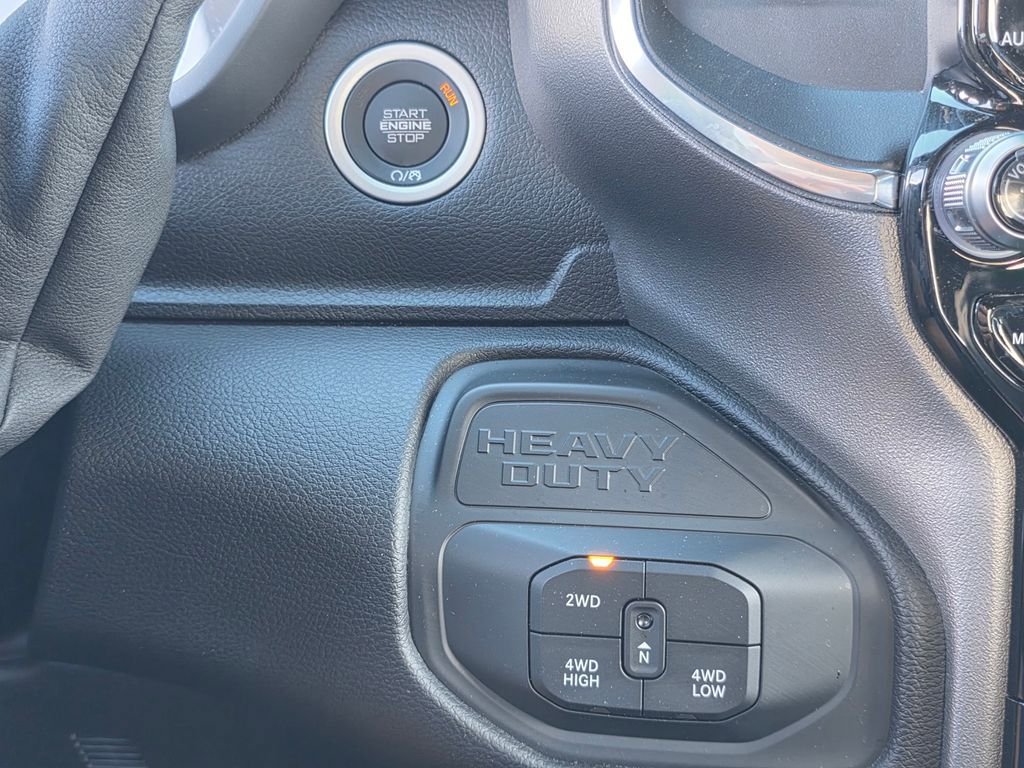 New 2026 RAM 2500 Laramie AWD/4WD image 18