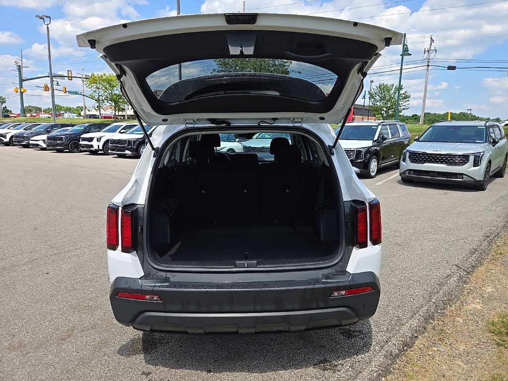 Used 2023 Kia Sorento LX AWD/4WD image 7
