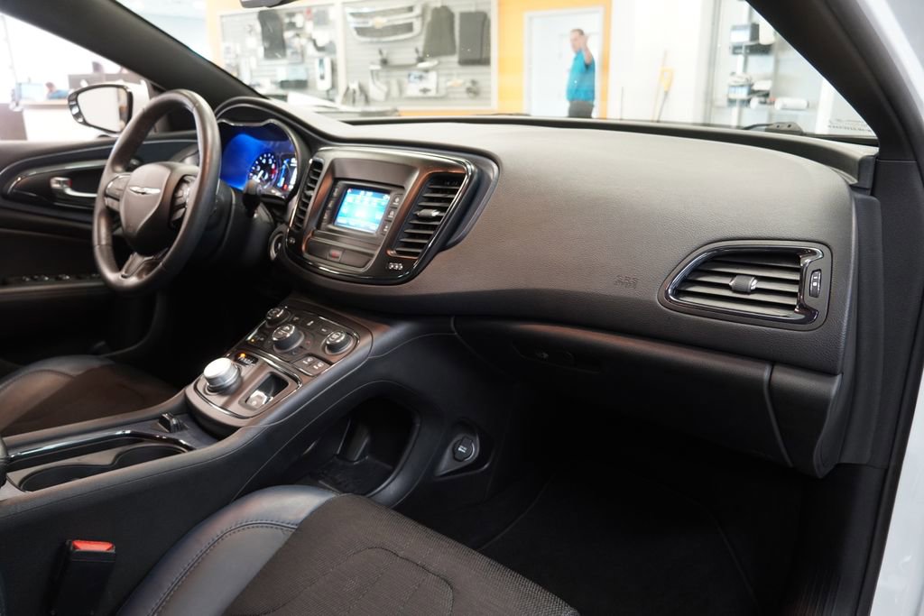 Used 2015 Chrysler 200 S w/ Comfort Group image 34