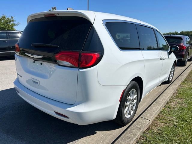 Used 2023 Chrysler Voyager LX FWD image 3