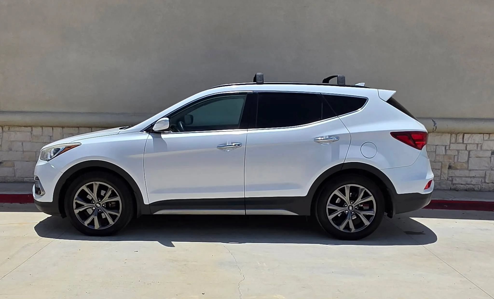 Used 2018 Hyundai Santa Fe Sport w/ Cargo Package FWD image 7