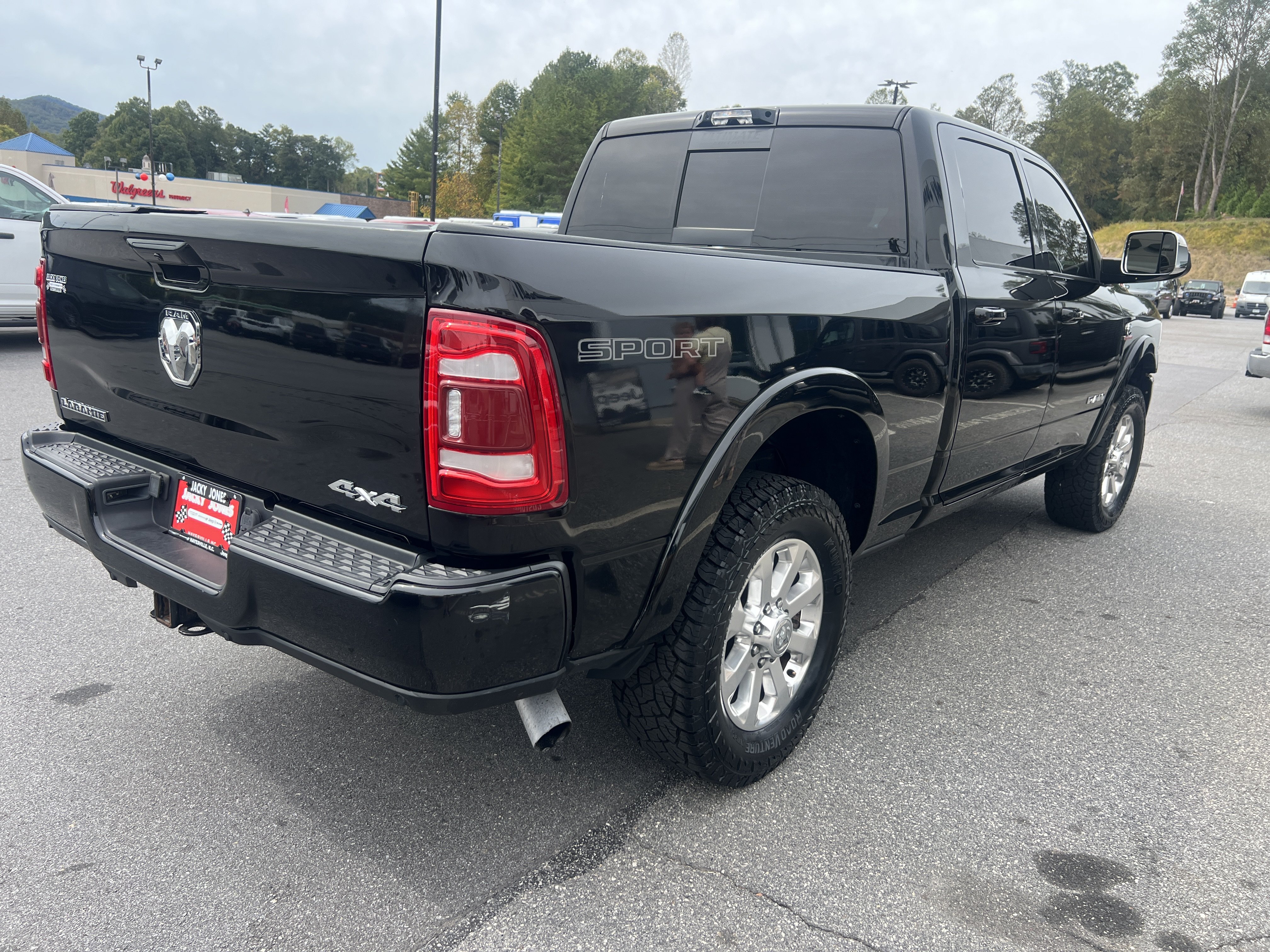 Used 2022 RAM 2500 Laramie AWD/4WD image 3
