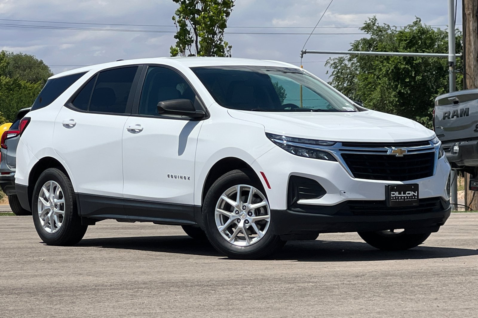 Used 2022 Chevrolet Equinox LS w/ LS Convenience Package AWD/4WD image 2