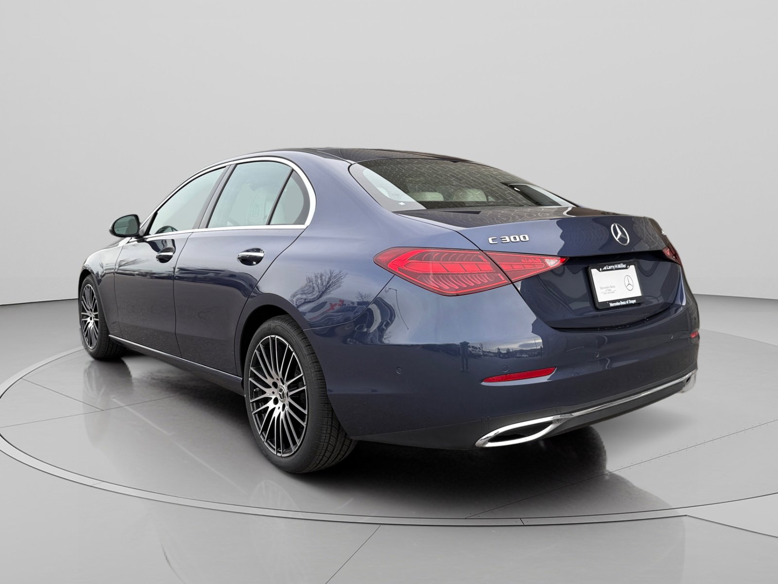 Used 2025 Mercedes-Benz C 300 4MATIC Sedan image 3