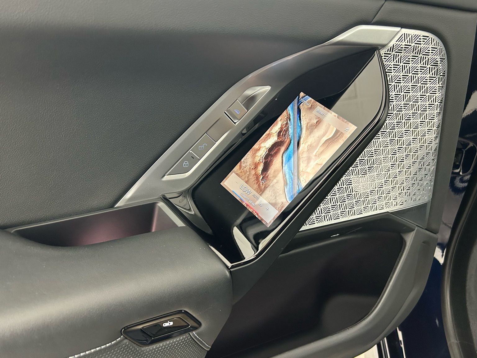 Used 2023 BMW 760i xDrive AWD/4WD image 35