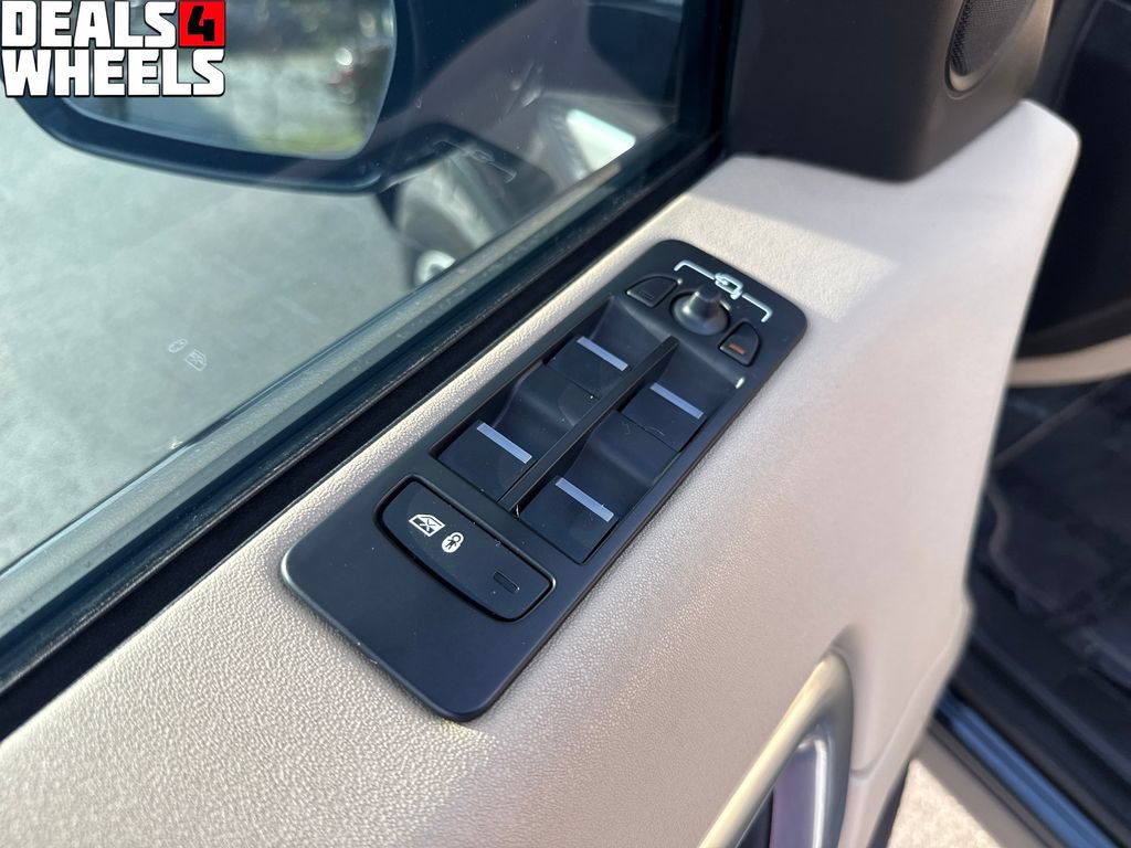 Used 2019 Land Rover Discovery Sport AWD/4WD image 11