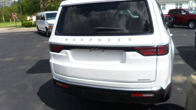 Used 2024 Jeep Wagoneer Series II w/ Flexible Seating Group AWD/4WD image 15