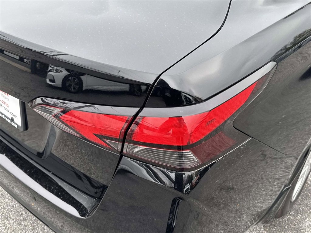 Used 2022 Nissan Versa S image 12