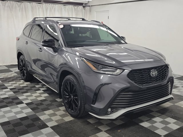 Used 2024 Toyota Highlander LE image 1