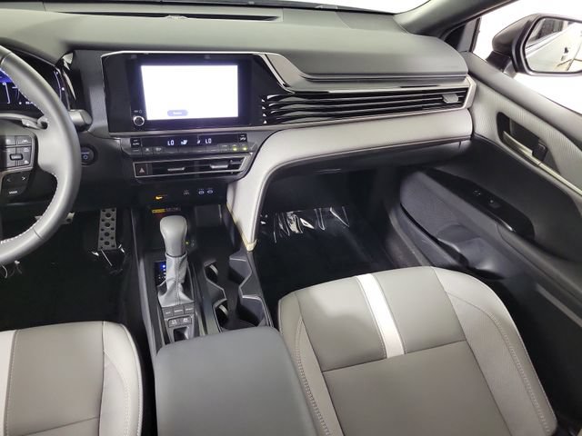 Used 2026 Toyota Camry Hybrid FWD image 17