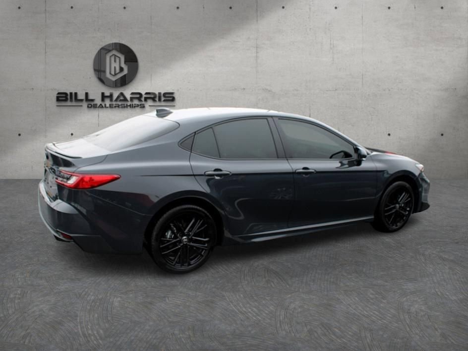 Used 2025 Toyota Camry SE image 8