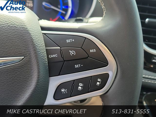 Used 2023 Chrysler Pacifica Touring-L FWD image 14