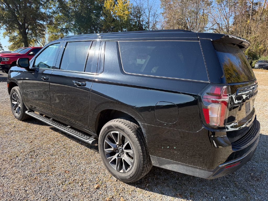Used 2022 Chevrolet Suburban Z71 w/ Luxury Package AWD/4WD image 3