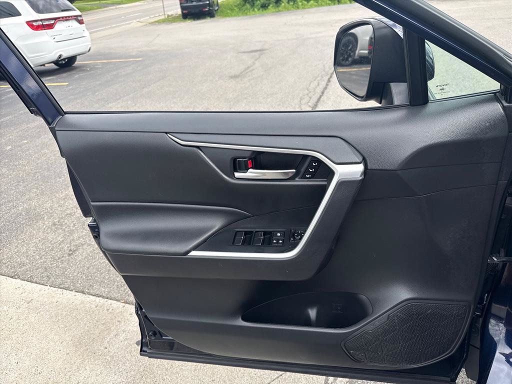 Used 2020 Toyota RAV4 XLE Premium AWD/4WD image 20