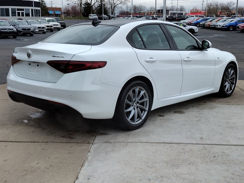 Used 2022 Alfa Romeo Giulia Ti image 6