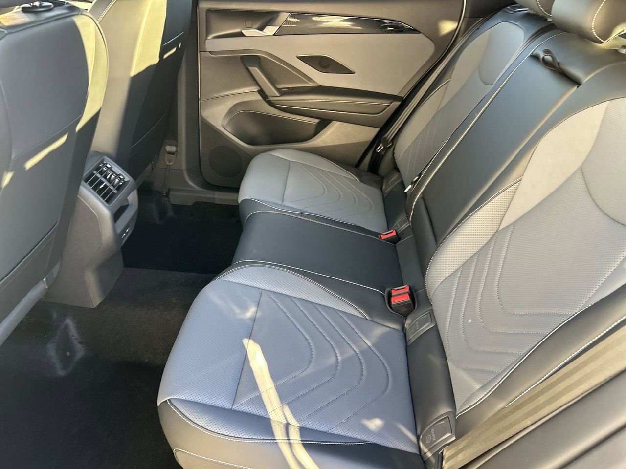 New 2026 Volkswagen Tiguan SE R-Line image 6