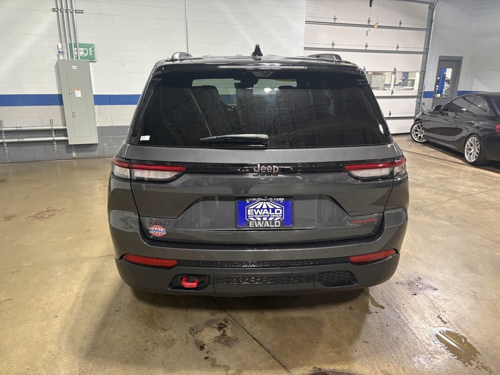 Used 2022 Jeep Grand Cherokee Trailhawk w/ Luxury Tech Group III image 5