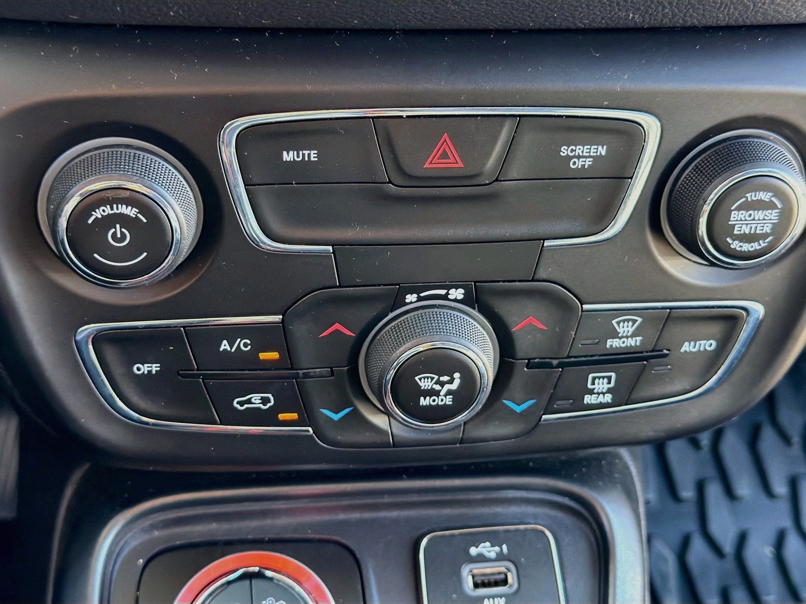 Used 2019 Jeep Compass Trailhawk AWD/4WD image 11