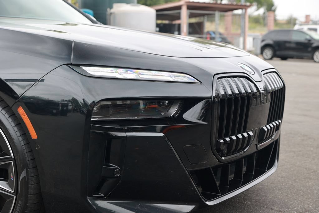 Used 2023 BMW 740i w/ Executive Package RWD image 7