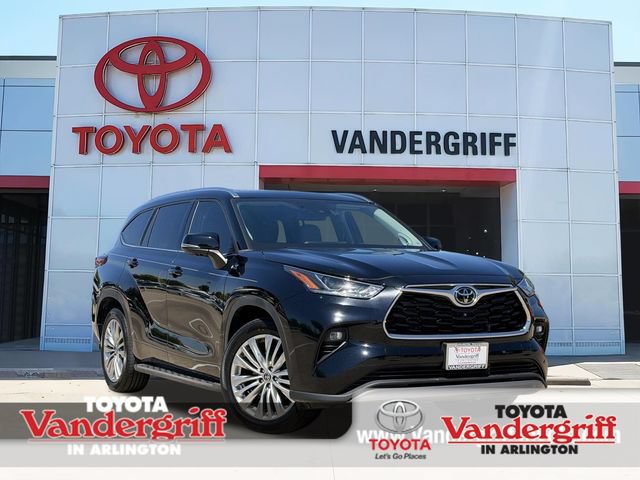 Used 2024 Toyota Highlander Platinum FWD image 1