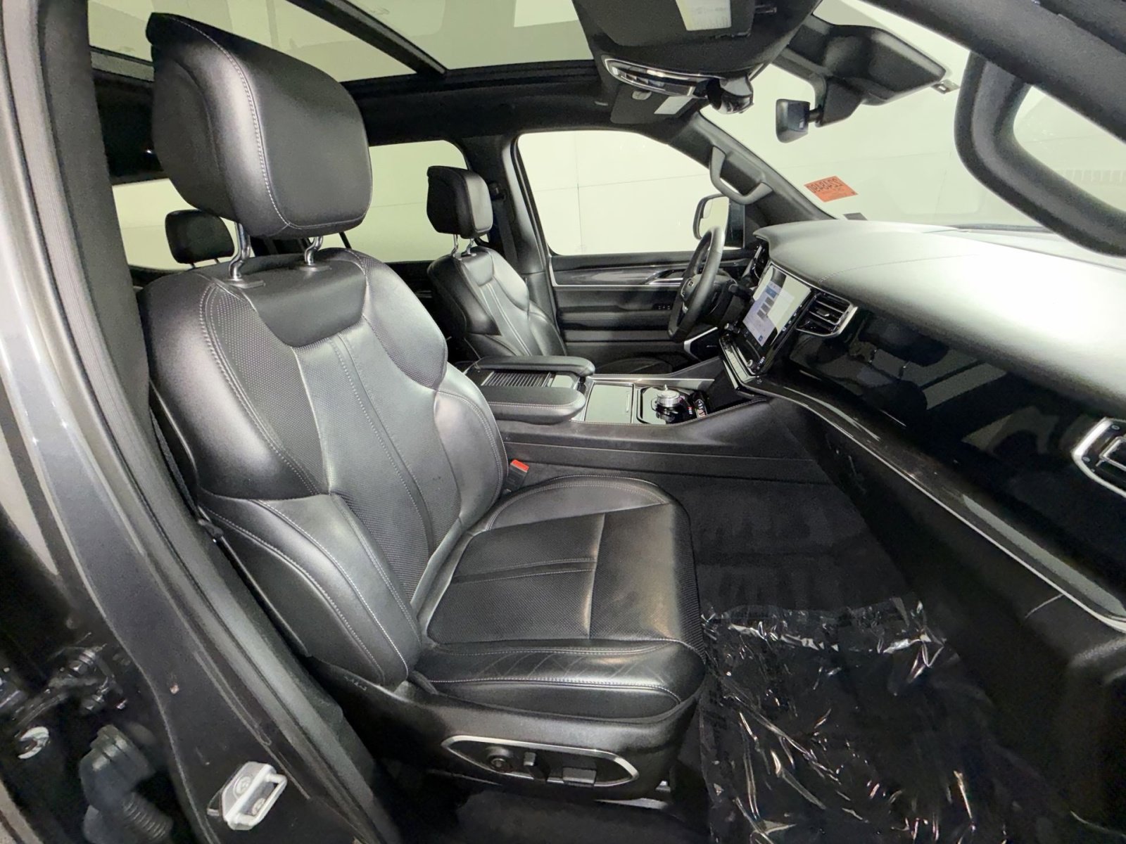 Used 2022 Jeep Wagoneer Series I w/ Premium Group I image 28