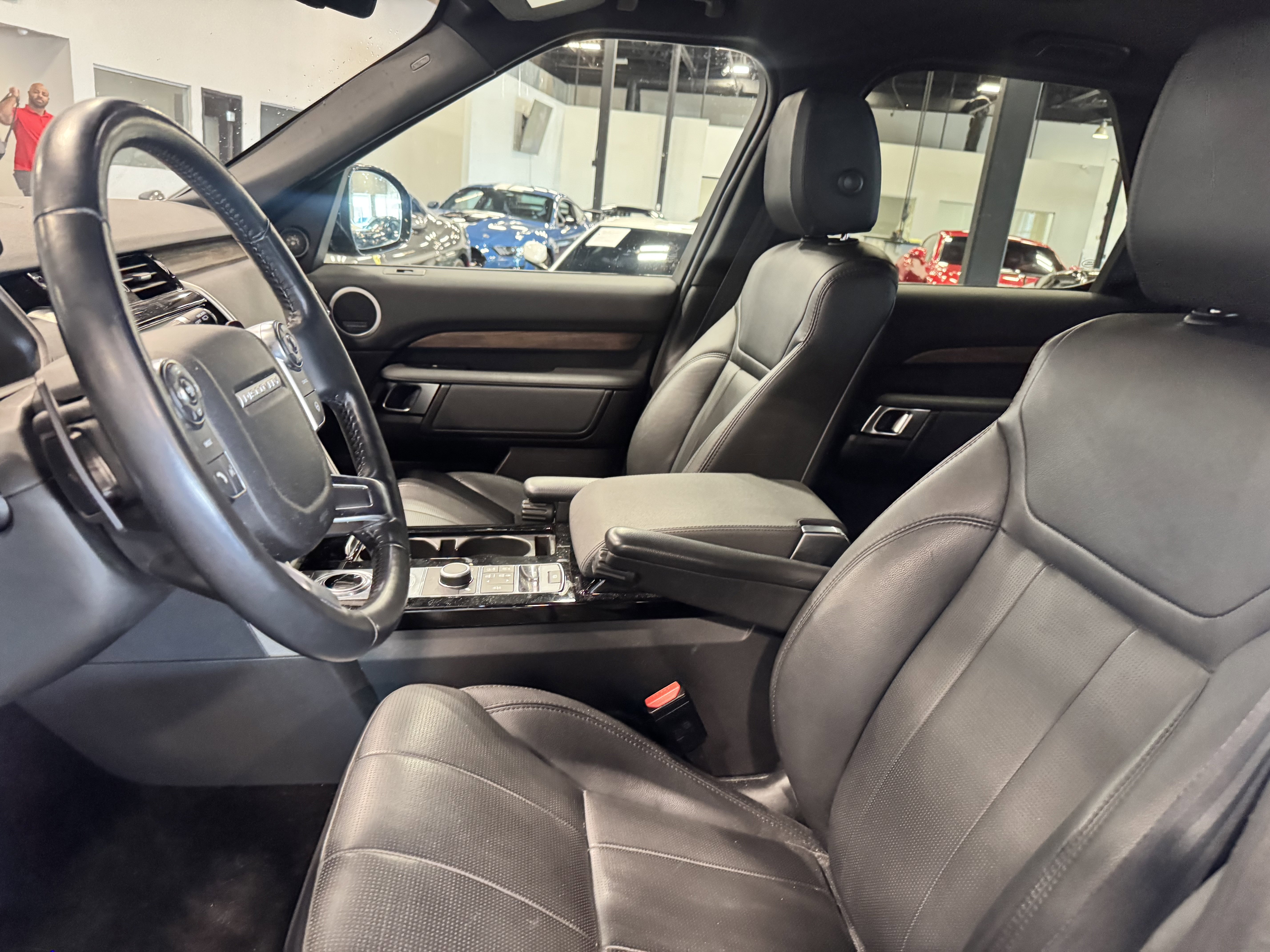 Used 2018 Land Rover Discovery HSE image 26