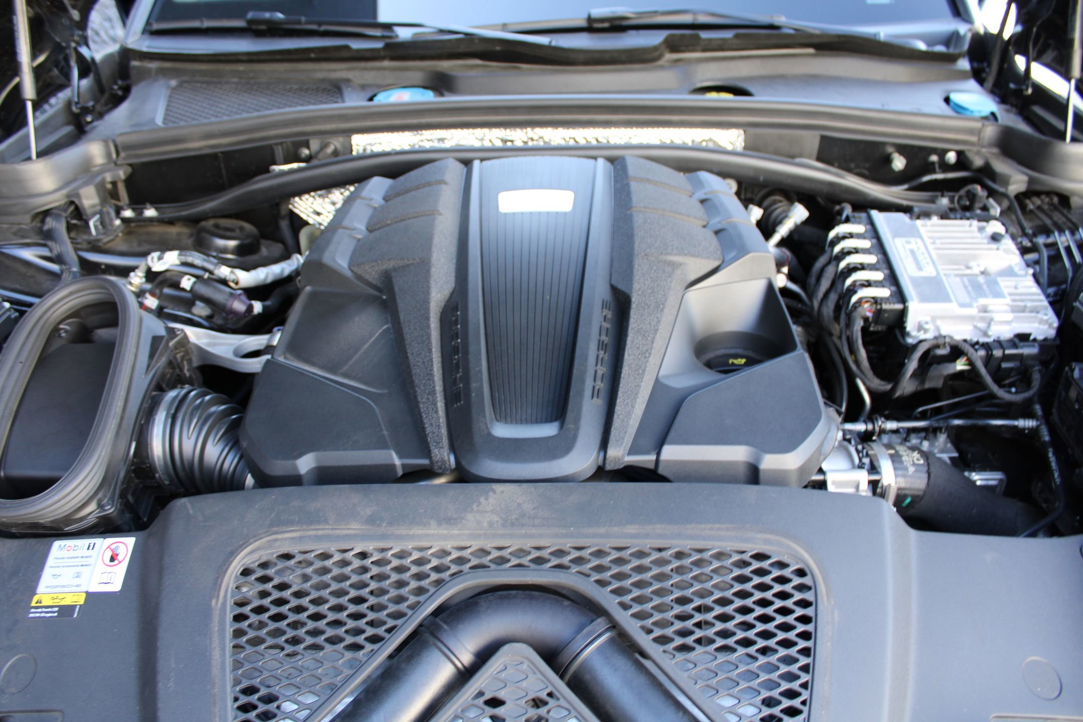 Certified 2023 Porsche Macan S image 28