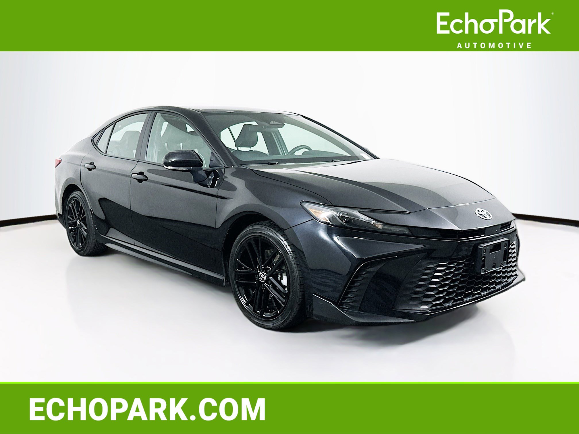 Used 2025 Toyota Camry SE image 1