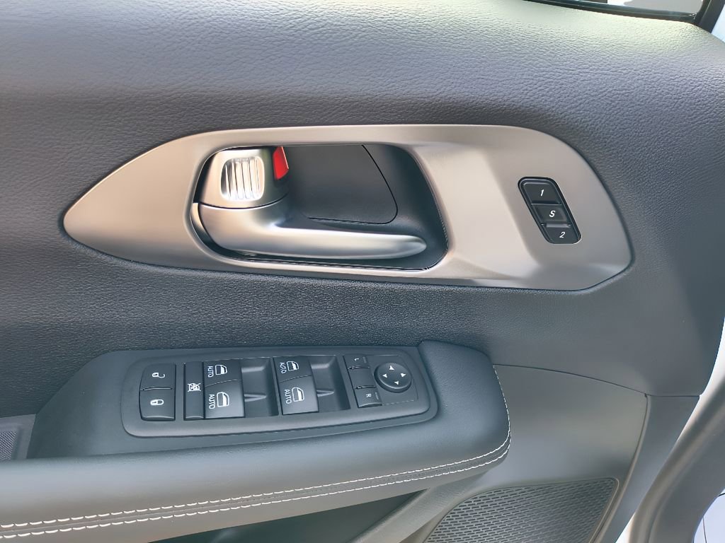 New 2026 Chrysler Pacifica Select image 10