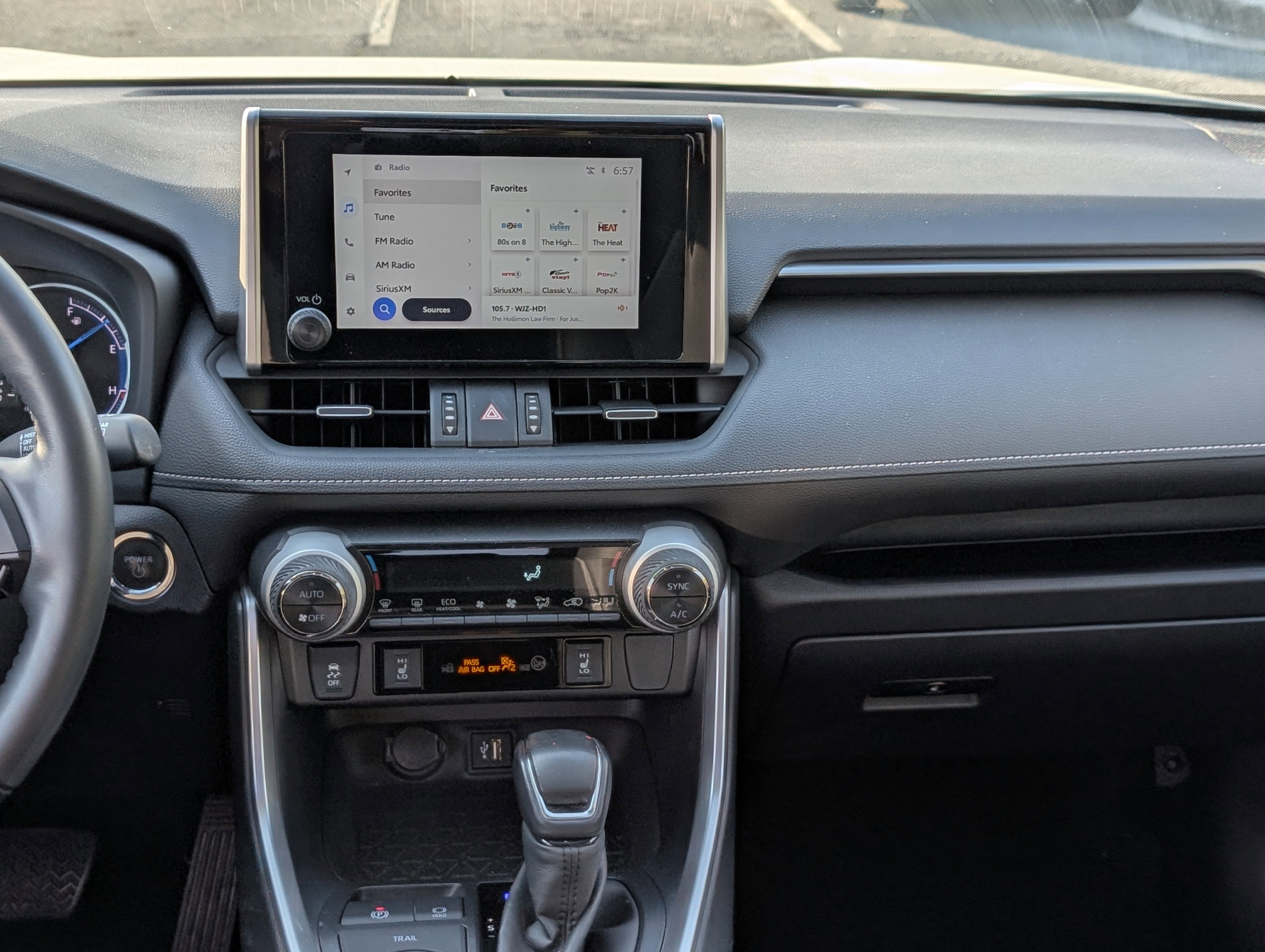 Used 2023 Toyota RAV4 XLE Premium image 18