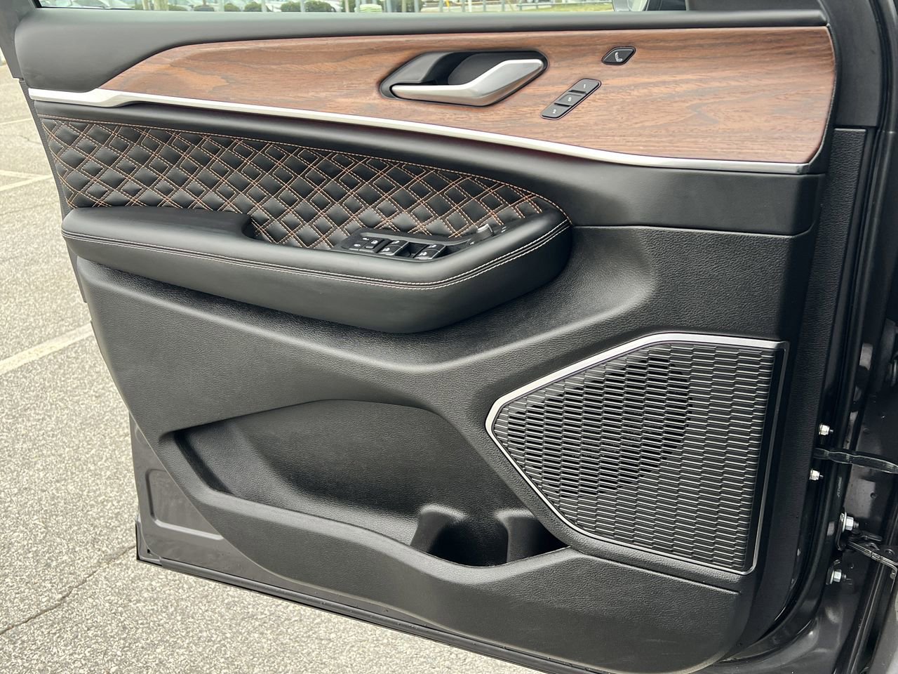 Used 2025 Jeep Grand Cherokee Summit image 30