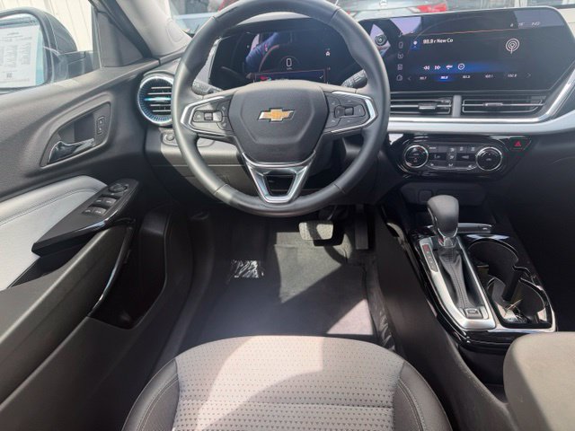 Used 2024 Chevrolet Trax LT w/ Driver Confidence Package FWD image 9