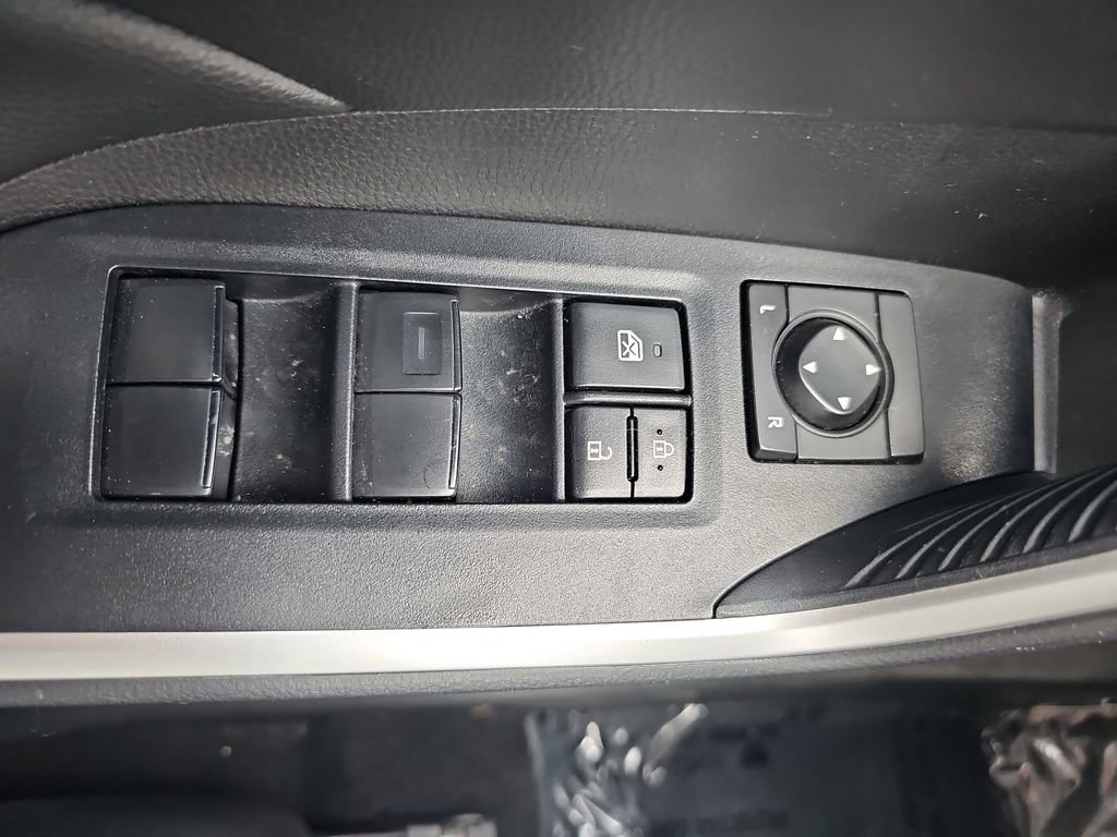 Used 2024 Toyota RAV4 LE image 32