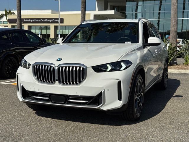 Used 2024 BMW X5 xDrive40i AWD/4WD image 3