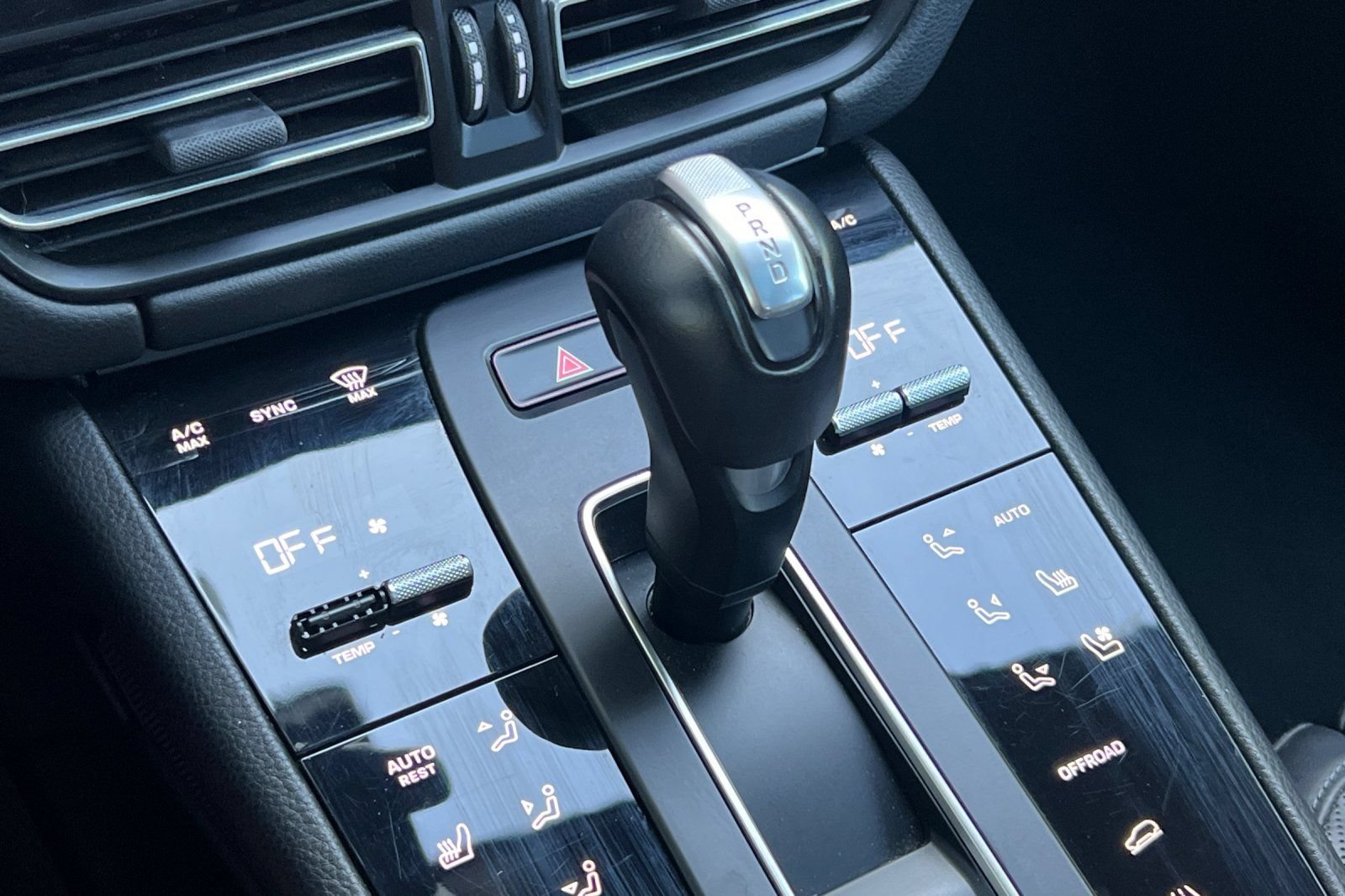 Used 2024 Porsche Macan AWD/4WD image 31