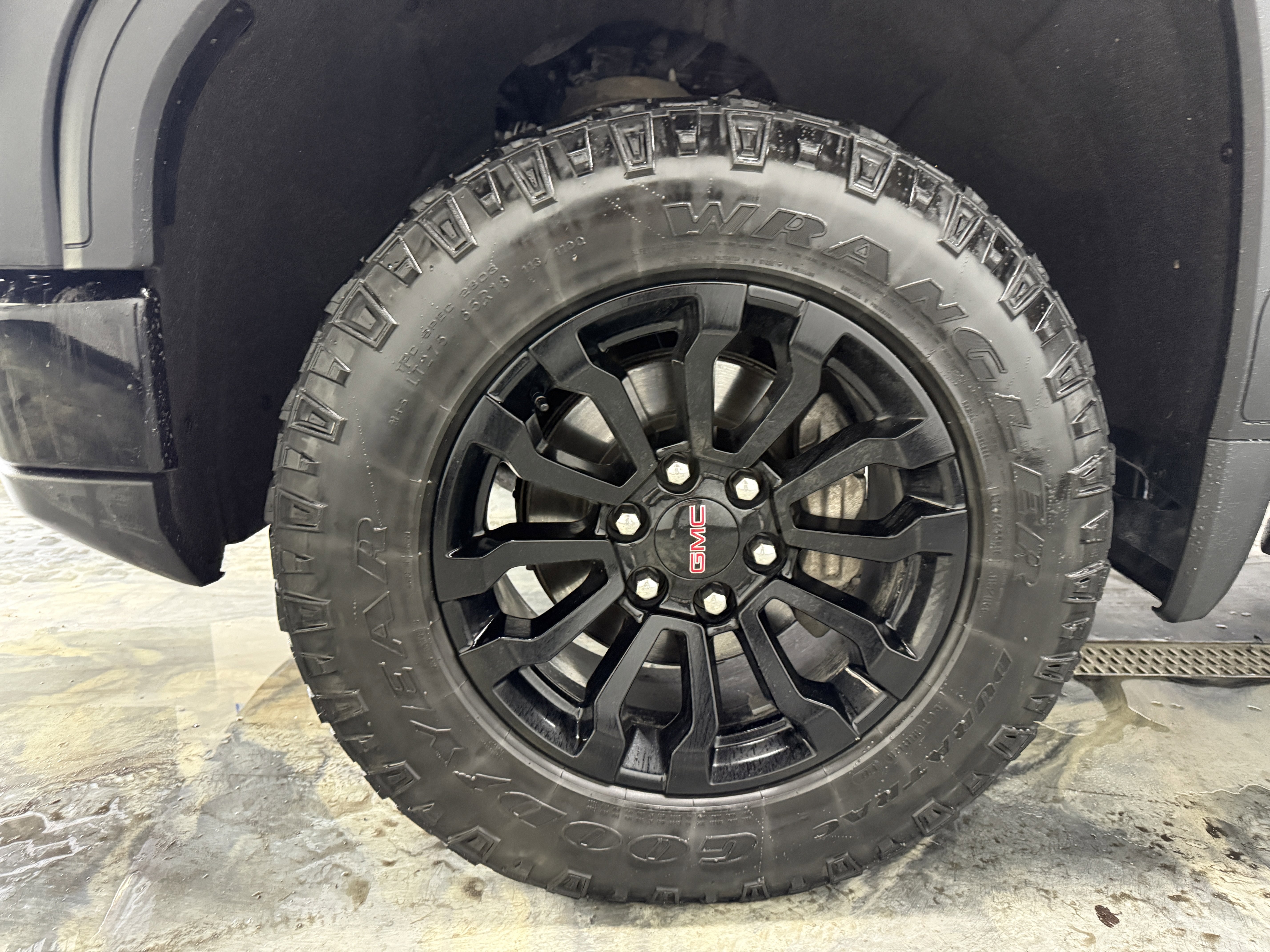 Used 2022 GMC Sierra 1500 AT4X image 33