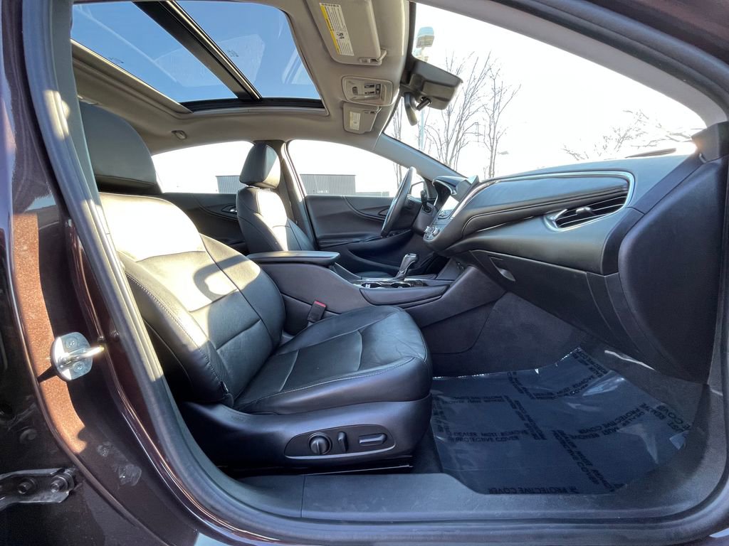 Used 2016 Chevrolet Malibu Premier w/ Driver Confidence Package FWD image 21