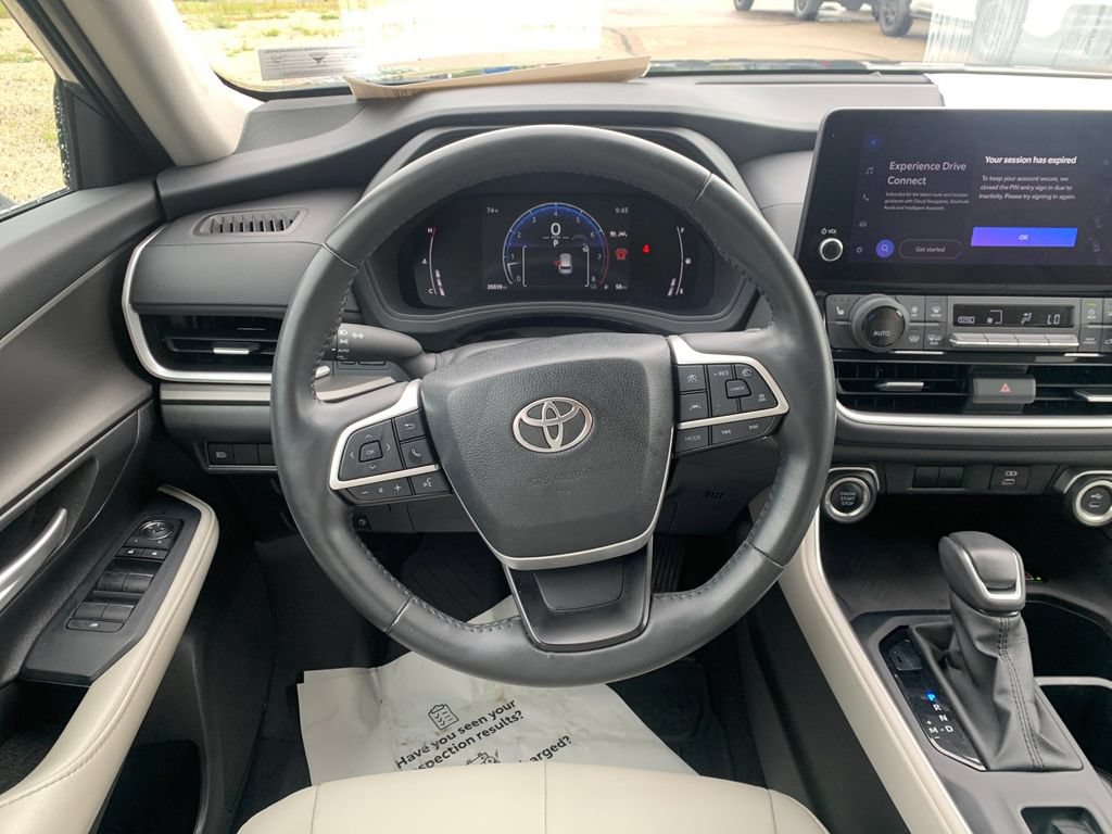 Used 2024 Toyota Grand Highlander AWD image 17