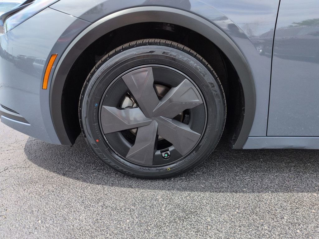 Used 2025 Toyota Prius LE FWD image 27