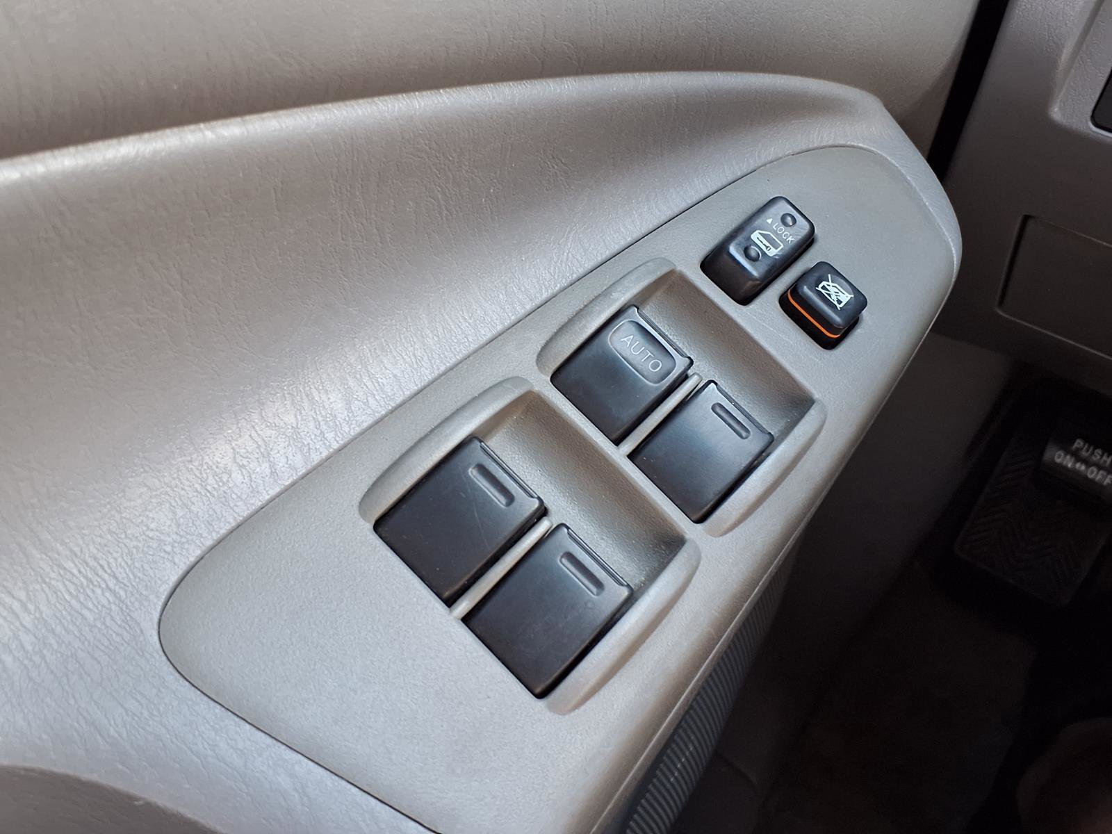 Used 2011 Toyota Tacoma PreRunner w/ SR5 Pkg #2 RWD image 9