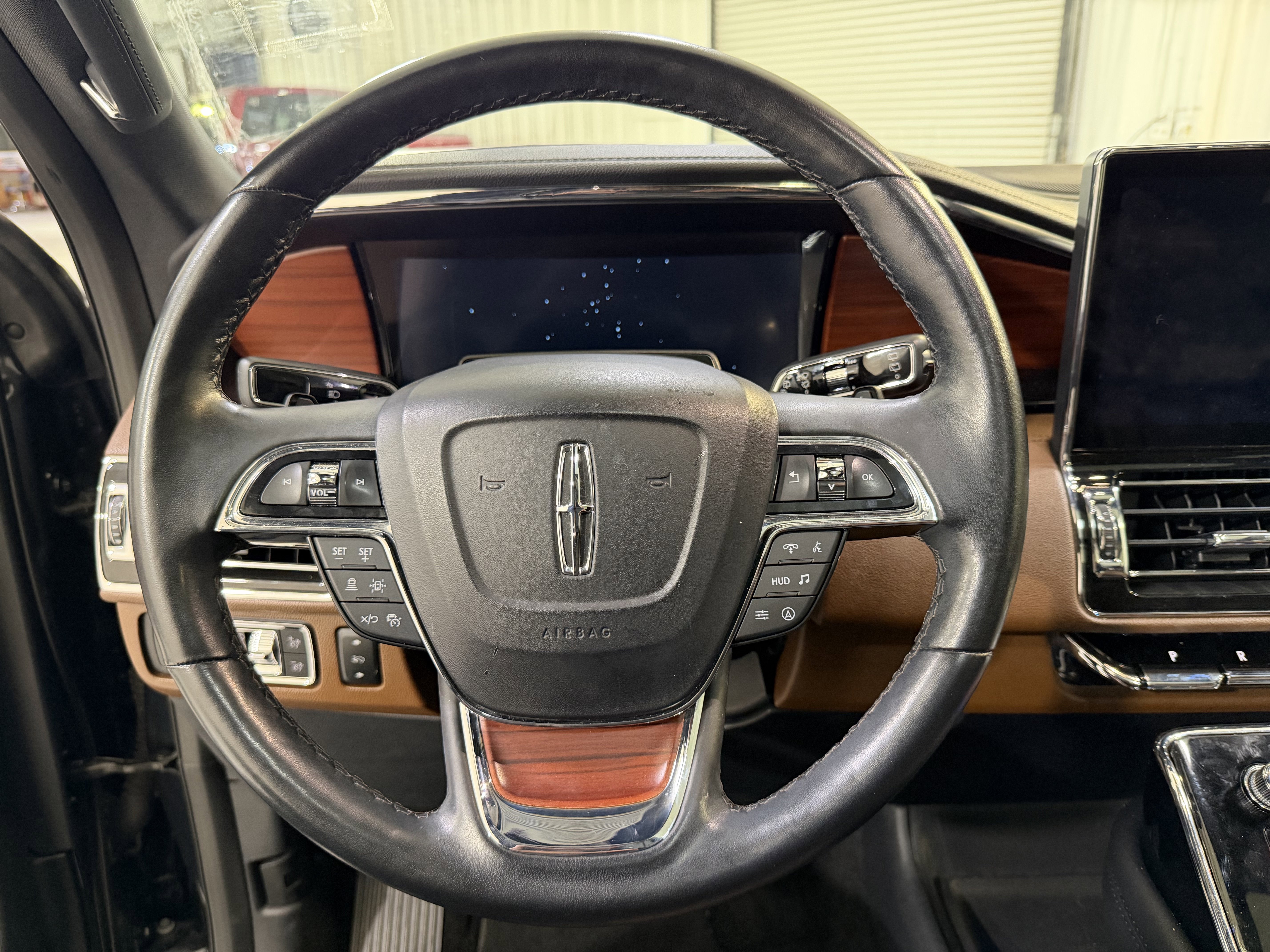Used 2022 Lincoln Navigator Reserve image 17