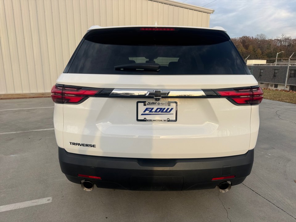 Used 2022 Chevrolet Traverse LS image 16